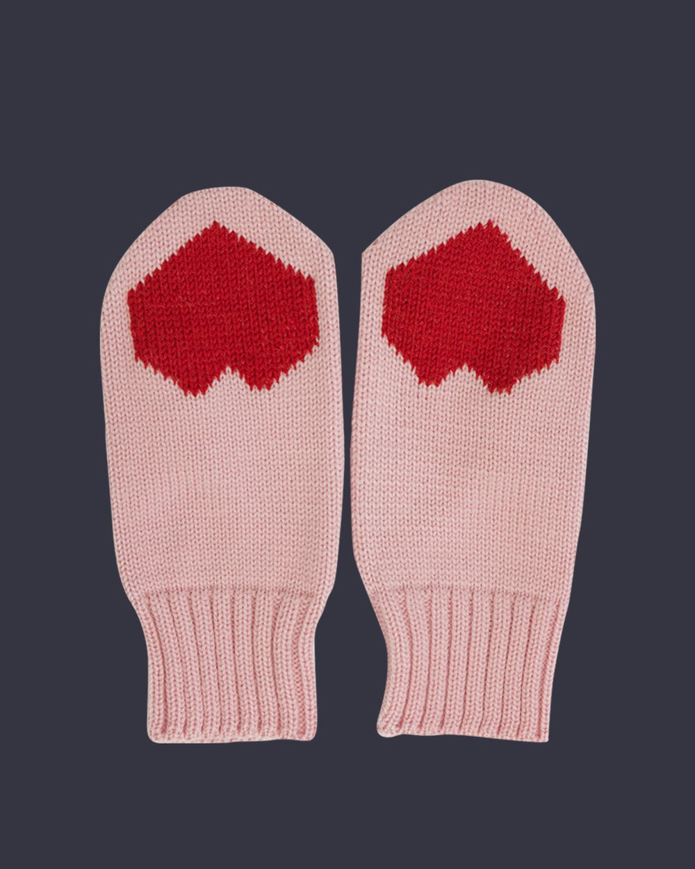 Розовые варежки с сердечками