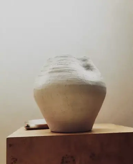 ZARA HOME КЕРАМИЧЕСКАЯ ВАЗА АССИМЕТРИЧНОЙ ФОРМЫ, БЕЛЫЙ