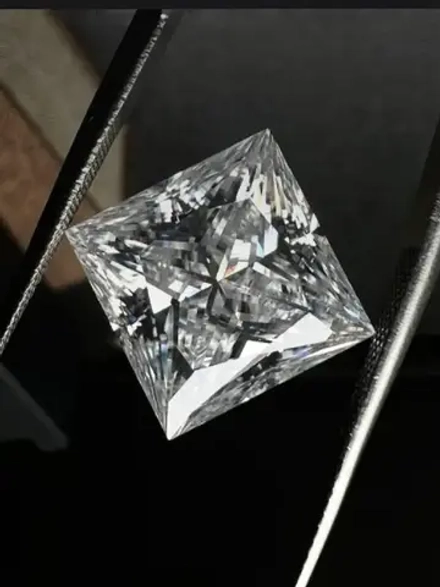 Муассанит принцесса 4.5×4.5мм 0.5сt