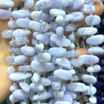 Агат Сапфирин ок.14-17 мм, бусины - лепестки (нить 38 см)