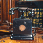 Антикварный телефон