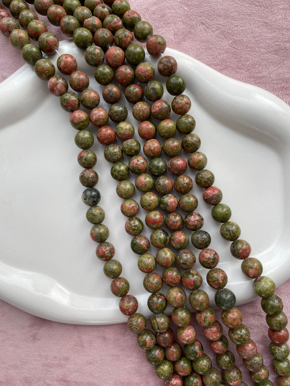 Нить бусин из унакита 10,5мм