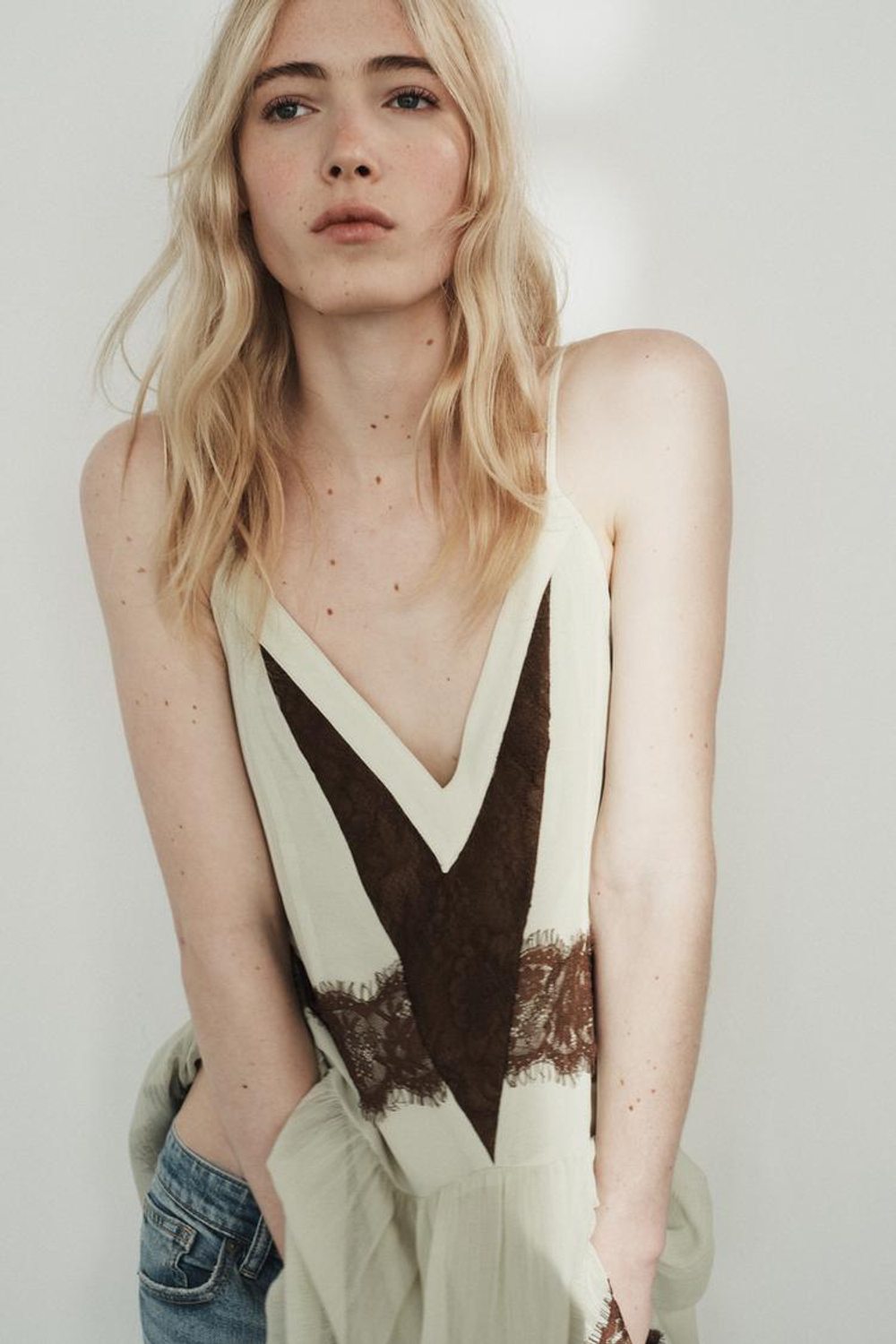 ZARA КОРОТКОЕ КОМБИНИРОВАННОЕ ПЛАТЬЕ С КРУЖЕВОМ, КОРИЧНЕВЫЙ/ЗЕЛЕНЫЙ