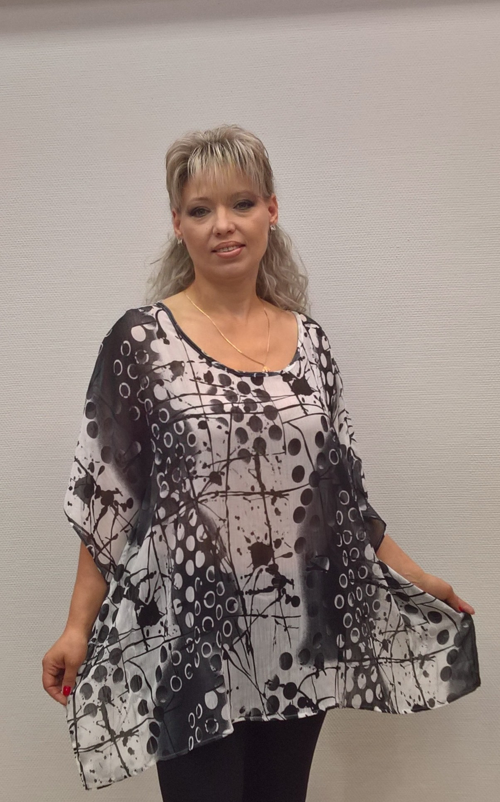 Пончо-туника черно-белой расцветки