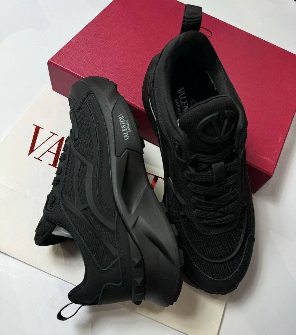 Кроссовки Valentino