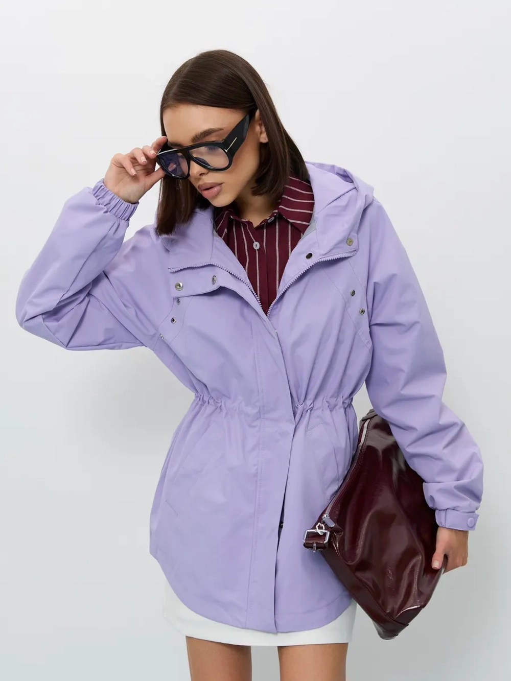 Ветровка с капюшоном удлиненная