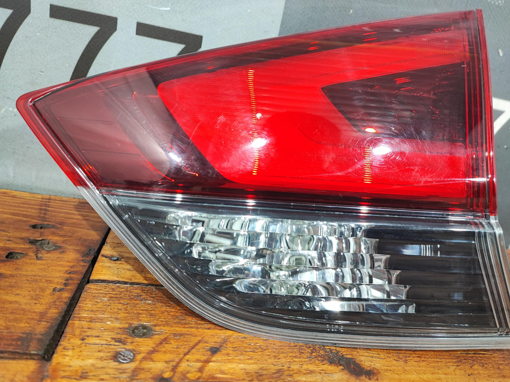 Фонарь задний правый внутренний Nissan X-Trail 3 (T32) 17-21 Б/У Оригинал 265506FP5B