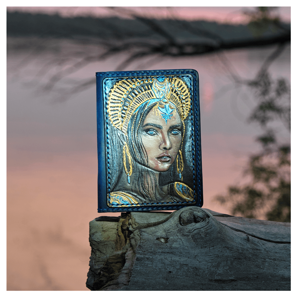 Кожаная обложка на паспорт «Шаманка»