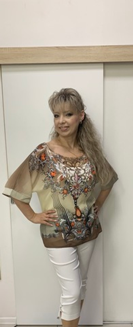 Нарядная цветная двойка с ажурным оформлением