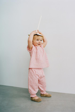 ZARA РУБАШКА ИЗ ТКАНИ С ЦВЕТОЧНЫМ ПРИНТОМ, РОЗОВЫЙ