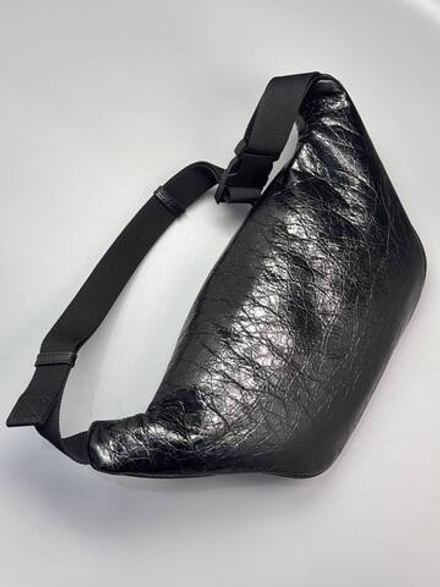 Сумка- слинг Balenciaga