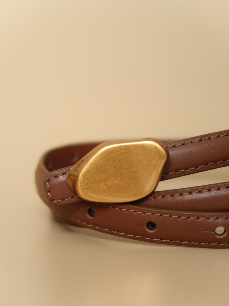 Ремень с декоративной пряжкой коричневый