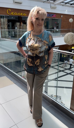 Нарядный блузон-туника с красивым изображением