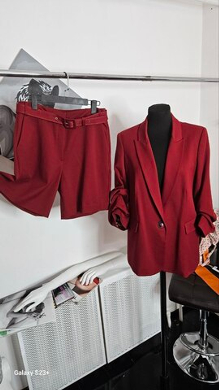 Шорты с пиджаком бордового цвета.Размер 46 русский.