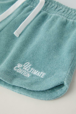 ZARA КОМПЛЕКТ ИЗ ФУТБОЛКИ И ШОРТОВ ИЗ МАХРОВОЙ ТКАНИ, СВЕТЛО-ГОЛУБОЙ