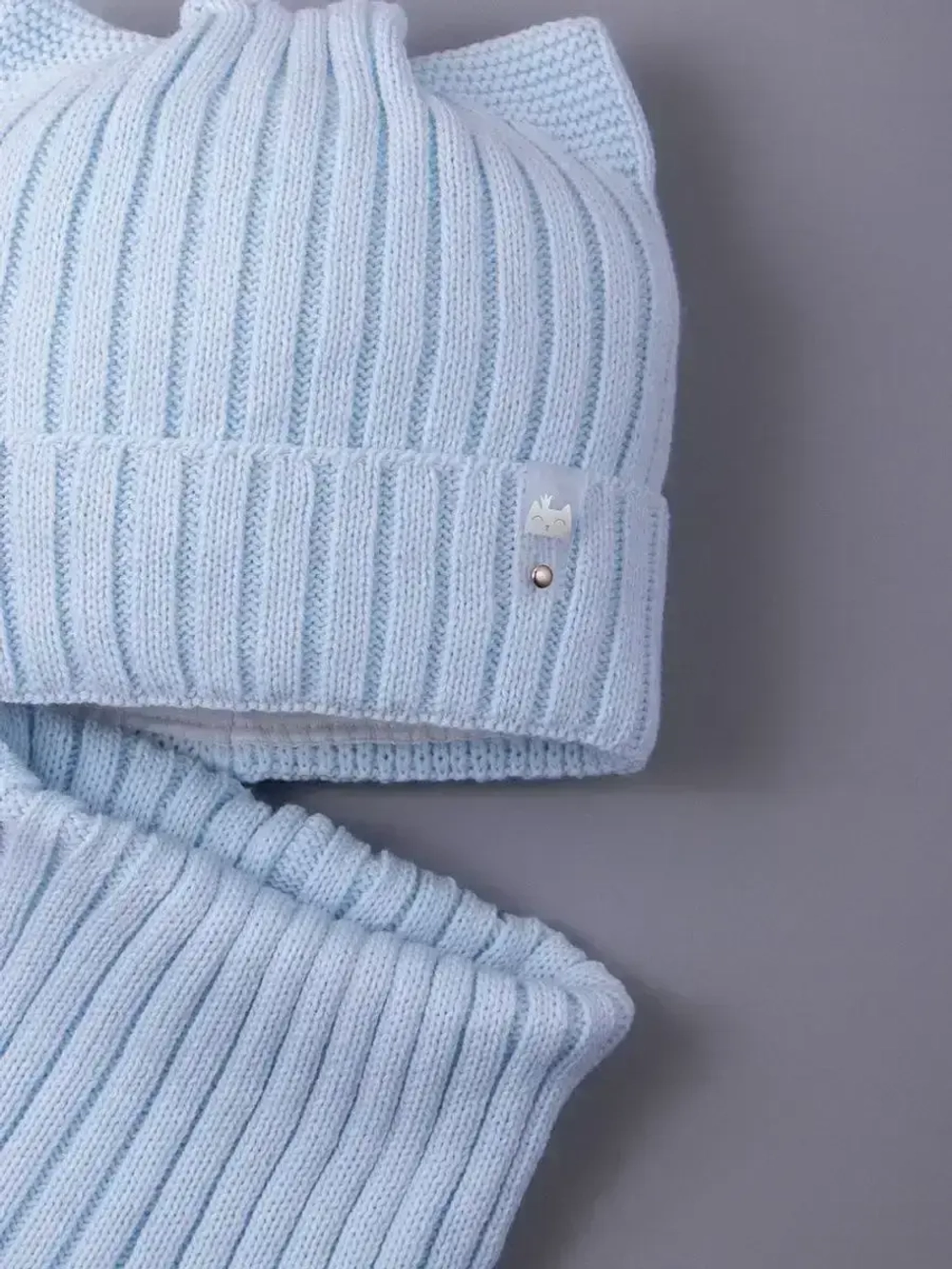 Шапка для девочки осенняя c ушками и снуд