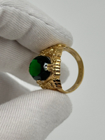 Кольцо с зелёным кристаллом