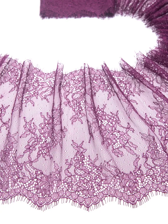 01-11 Кружево шантильи 23 см, слива 076