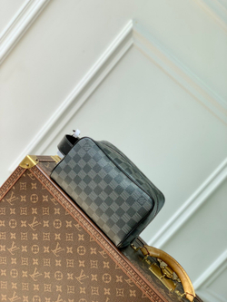 Louis Vuitton Locker Dopp Kit