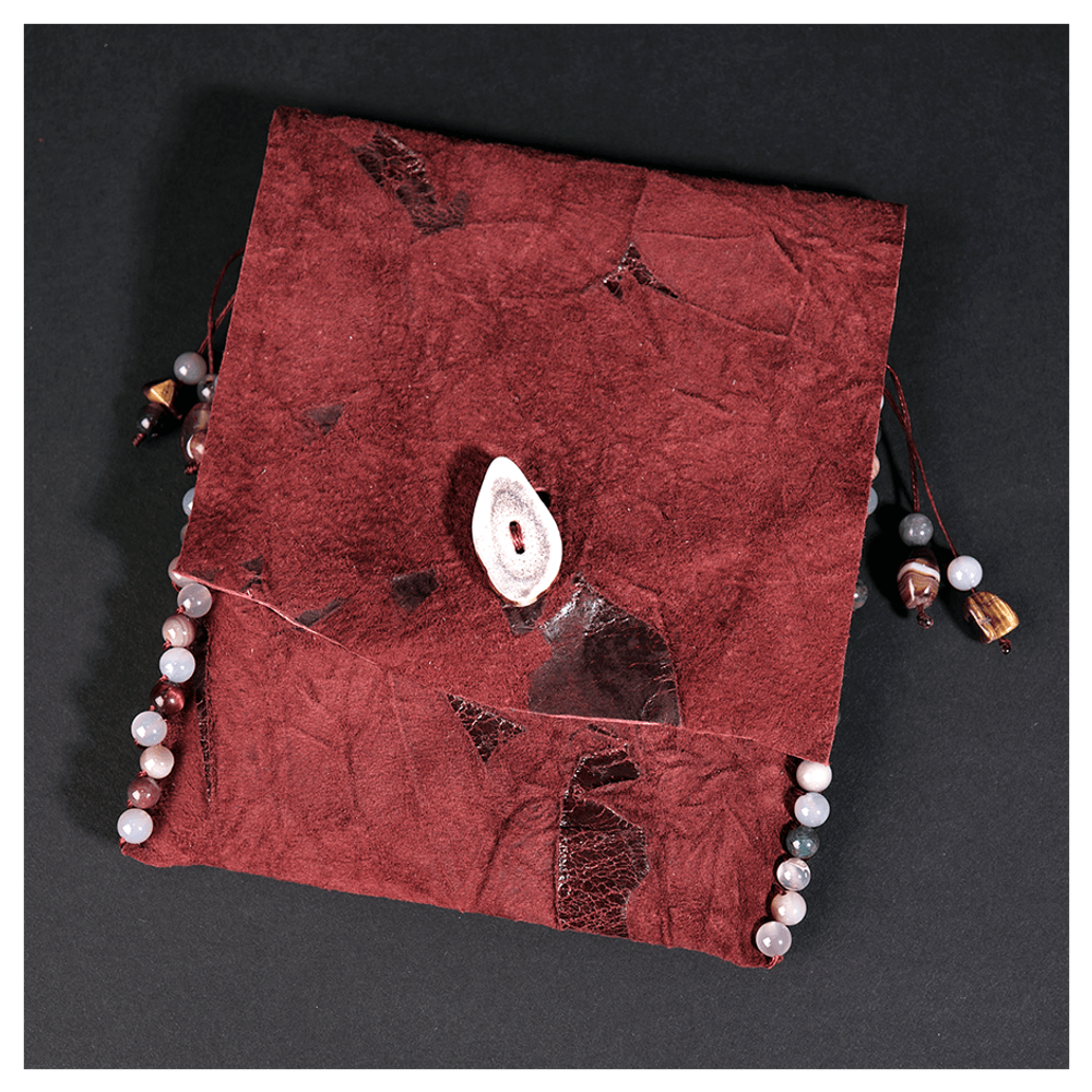 Кожаная обложка на паспорт «Шаманка» (фигура)