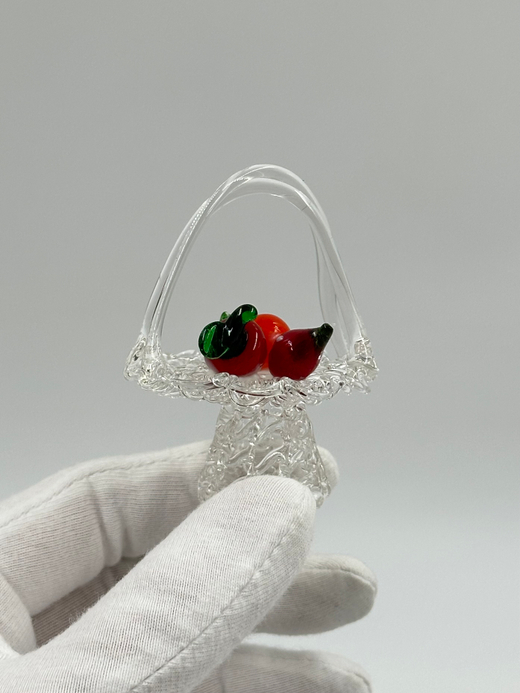 Миниатюрная декоративная корзина из стекла