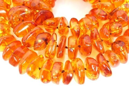 Яркие объёмные бусы из натурального янтаря