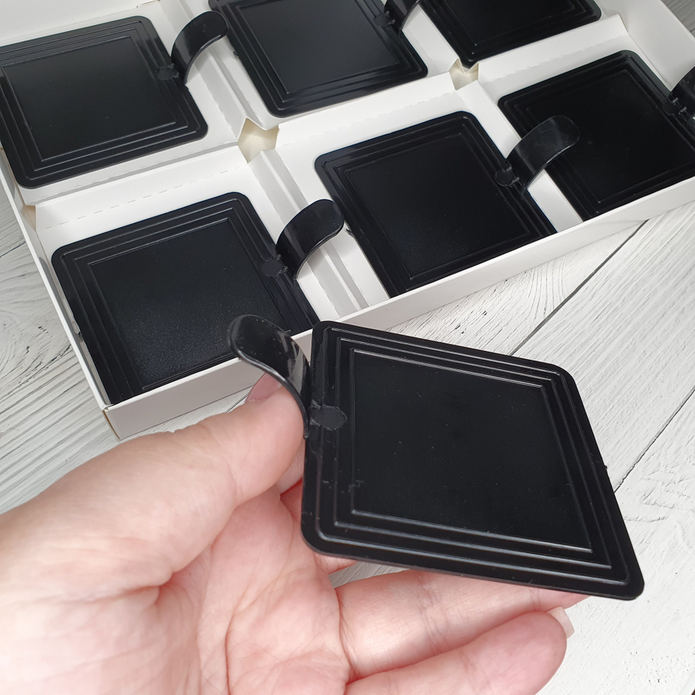 Подложка пластиковая квадратная с держателем (цвет Черный)