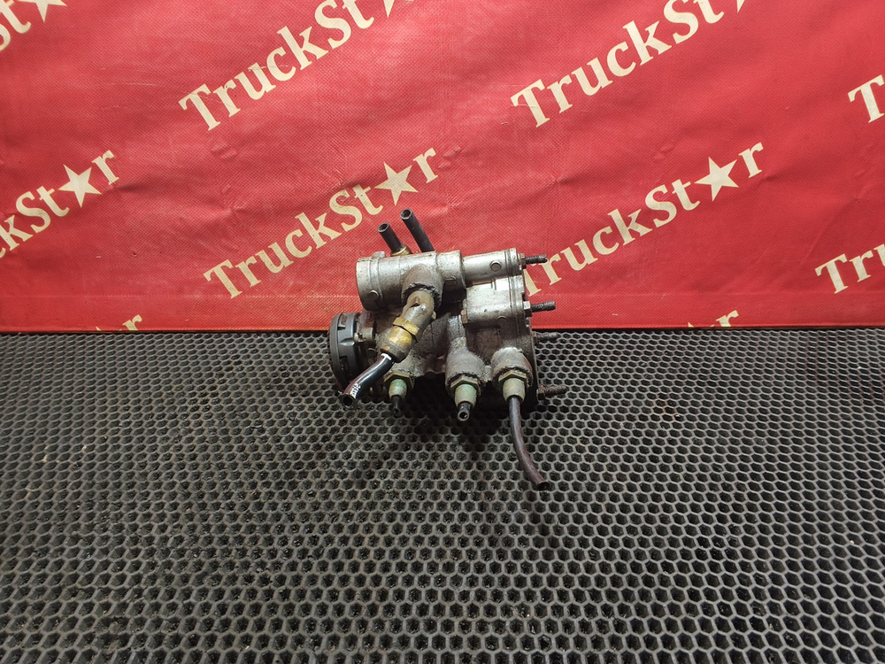 Кран управления тормозами прицепа