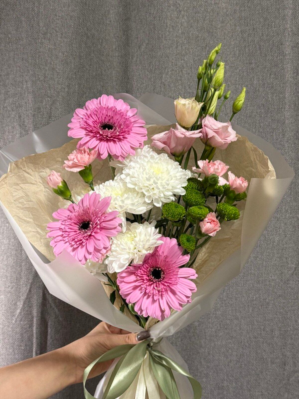 Букет из Кустовой Гвоздики, Эустом, Гербер и Хризантем