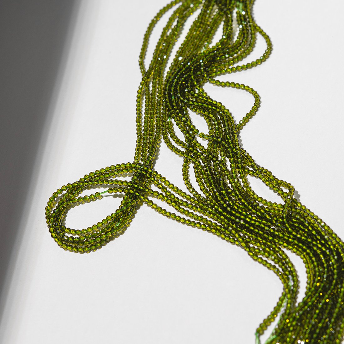 Зеленая шпинель синтетическая, 2мм, шар, микроогранка