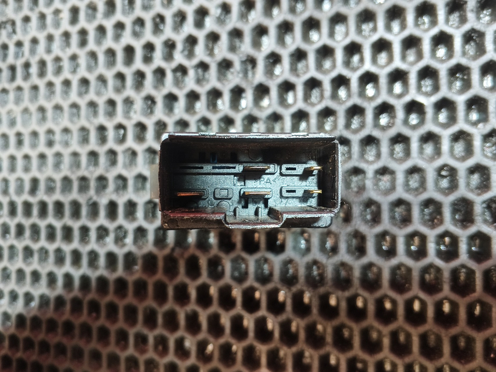 Кнопка горного тормоза