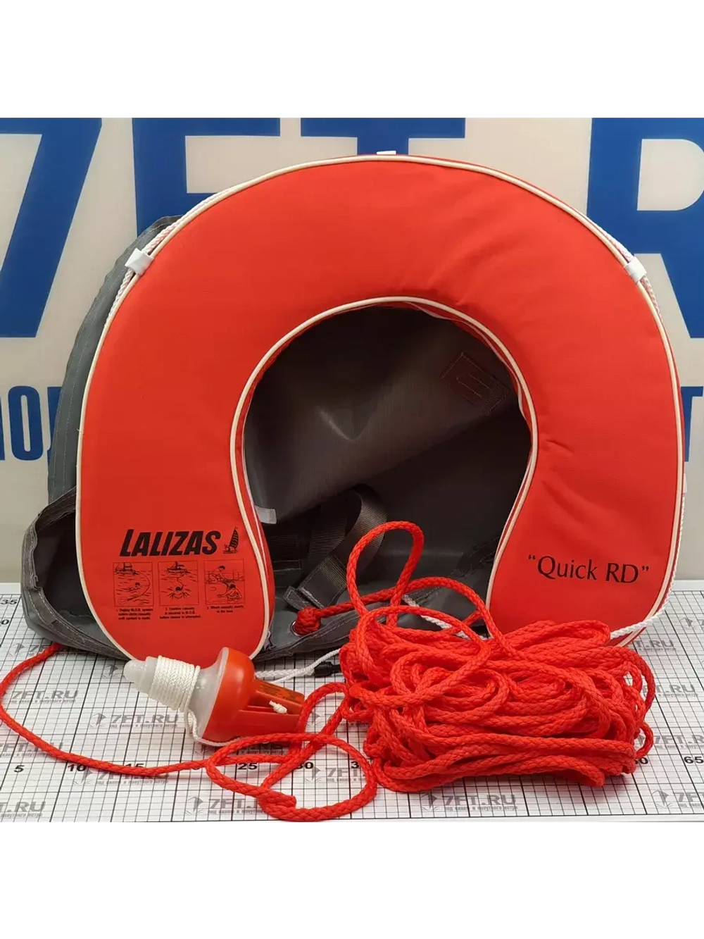 Спасательный набор (подкова, сигнальный буй, плавучий трос)