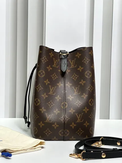 Сумка Louis Vuitton NeoNoe MM (черная фурнитура)