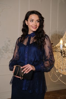 Блуза синяя из кружева