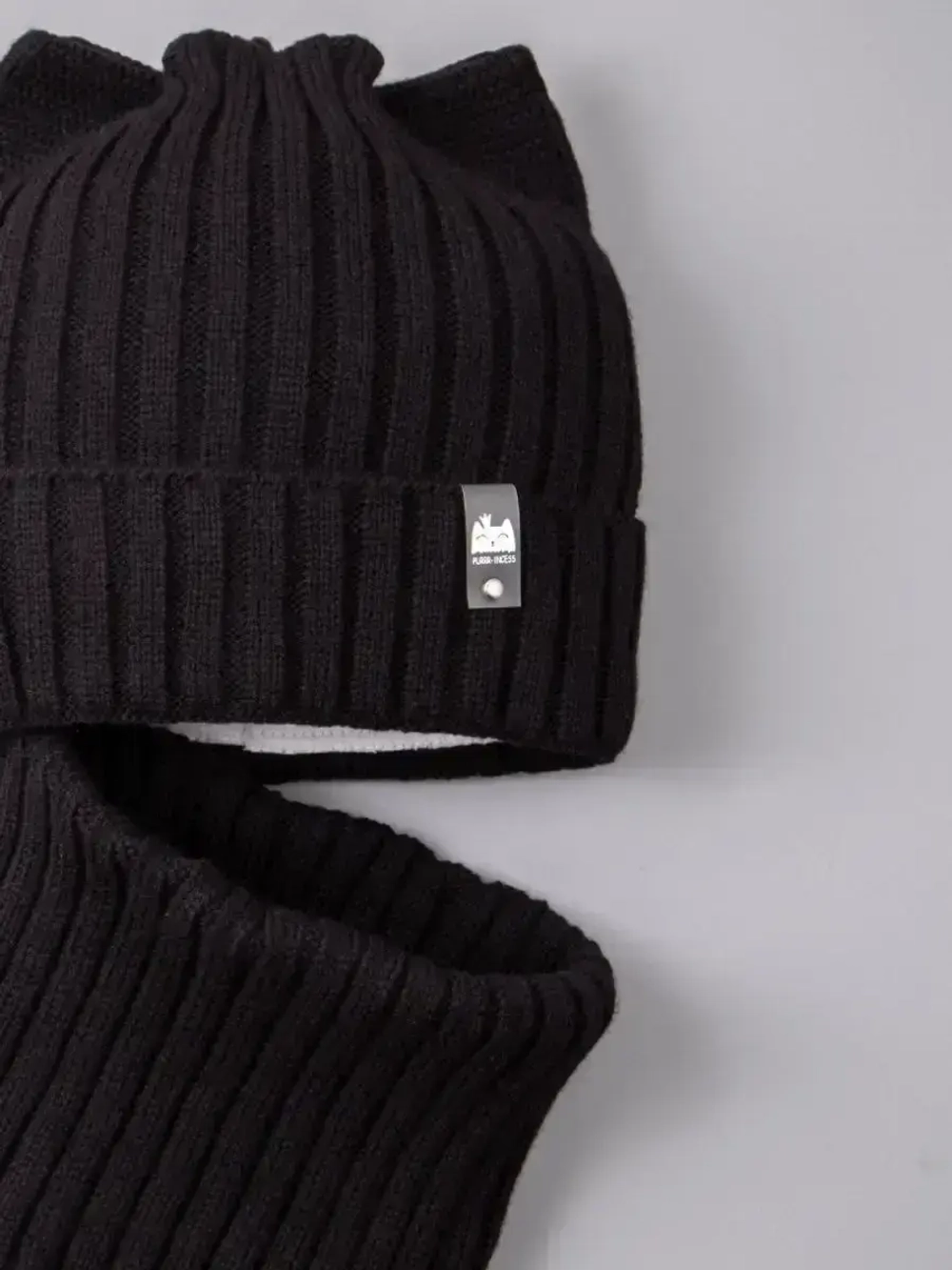 Шапка для девочки осенняя c ушками и снуд