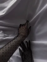 Перчатки длинные в горошек, Черный