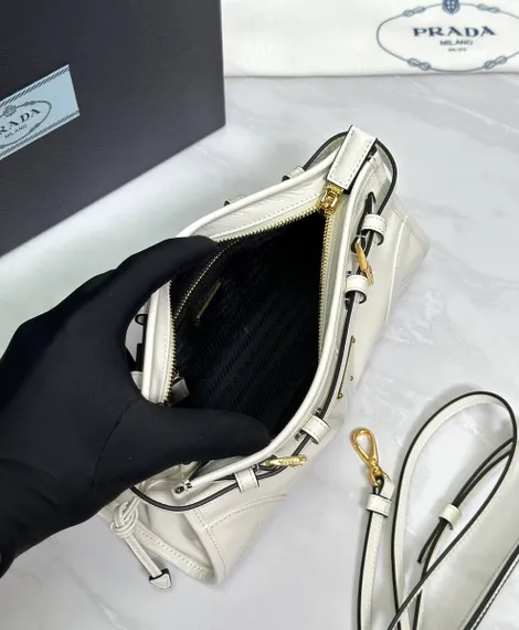 Кожаная средняя сумка Prada Bonnie белый