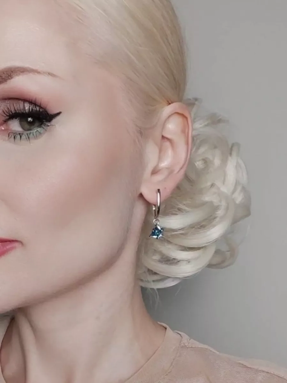 Серьги-подвески Миражи с голубым кубиком Swarovski