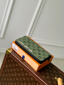 Louis Vuitton Zippy Vertical Wallet