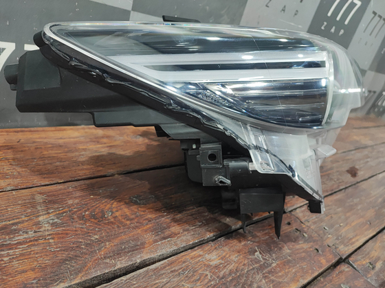 Фара правая LED Mazda CX-5 2 (KF) 17-нв Б/У Оригинал KB8N51031K
