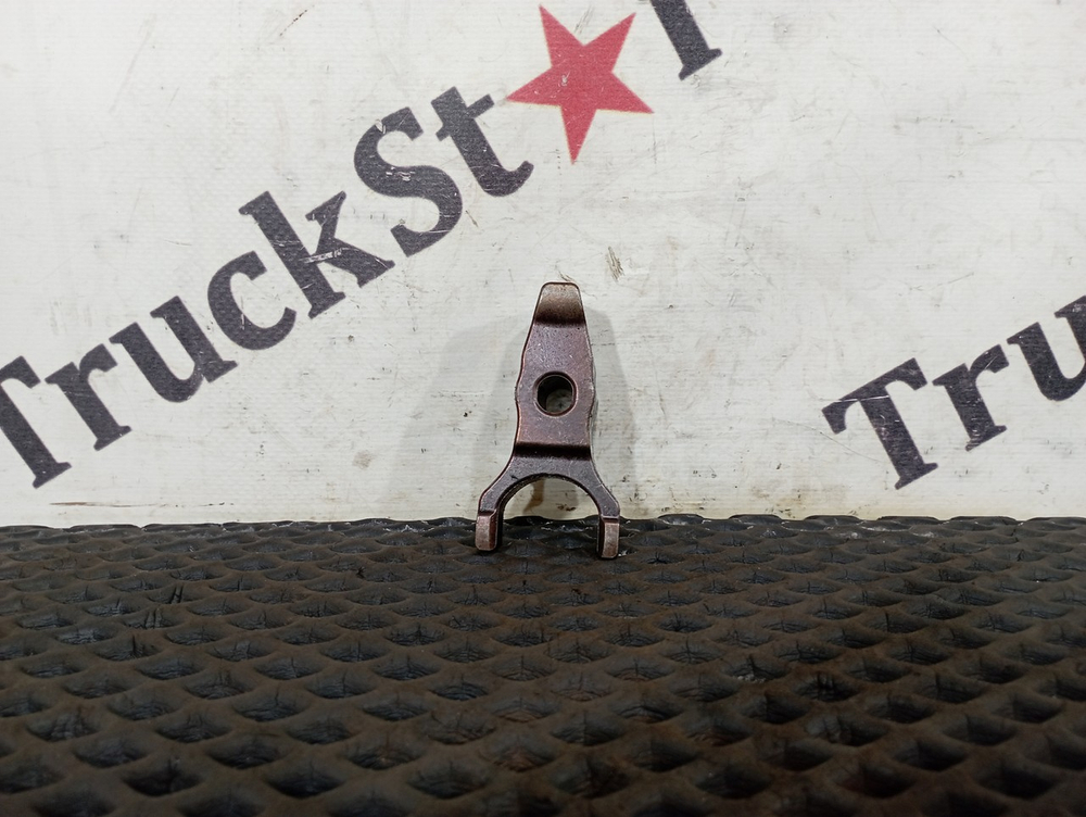 Кронштейн форсунки топливной