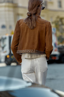 ZARA КУРТКА ПОД ЗАМШУ С ЗАКЛЕПКАМИ, КОРИЧНЕВЫЙ