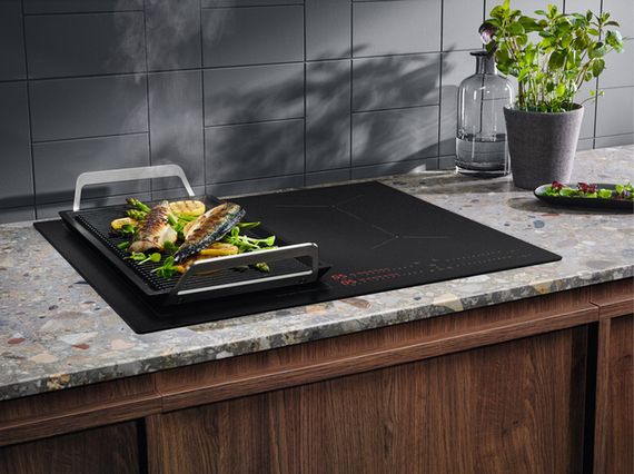 Индукционная стеклокерамич. панель Electrolux EIS62453IZ