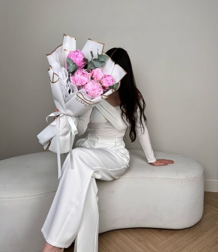 5 Пионов с Эвкалиптом