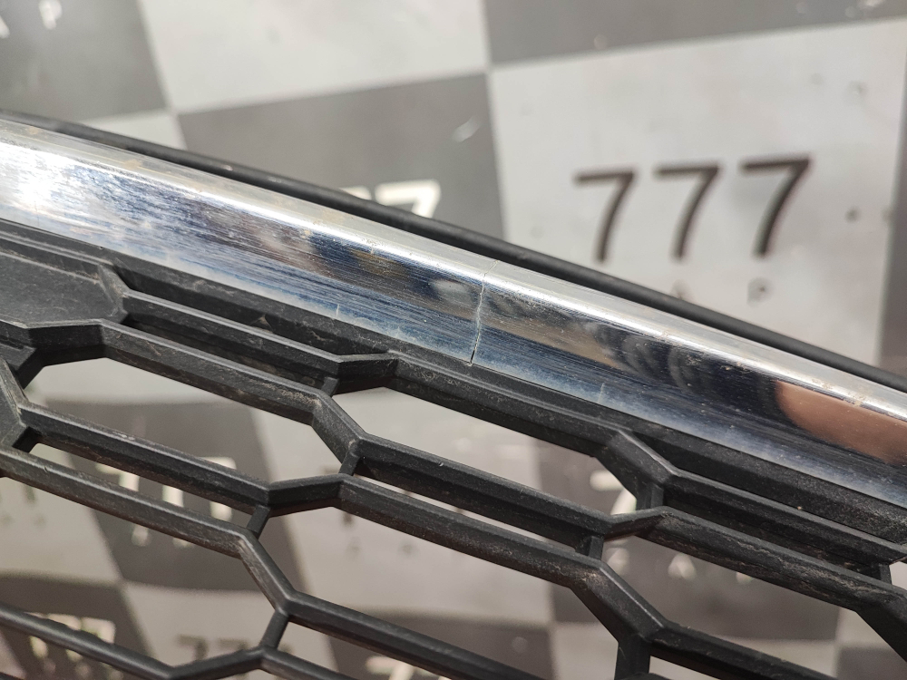Решетка переднего бампера Skoda Rapid 1 17-20 Б/У Оригинал 5JA853677D