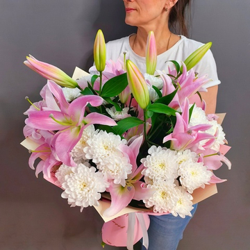 Авторский букет с лилиями