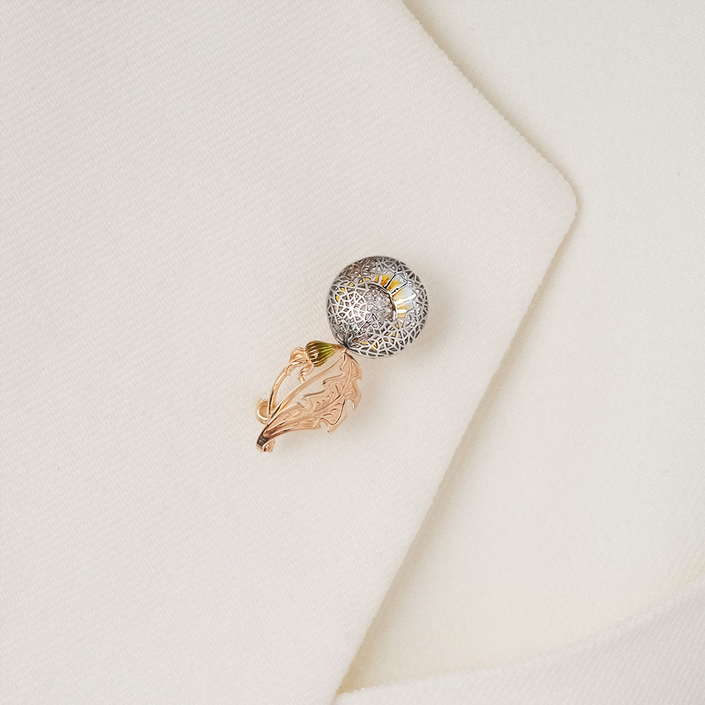 Брошь «Одуванчик» из комбинированного золота c фианитами и эмалью Артикул: 04-0175-00-401-1111-48