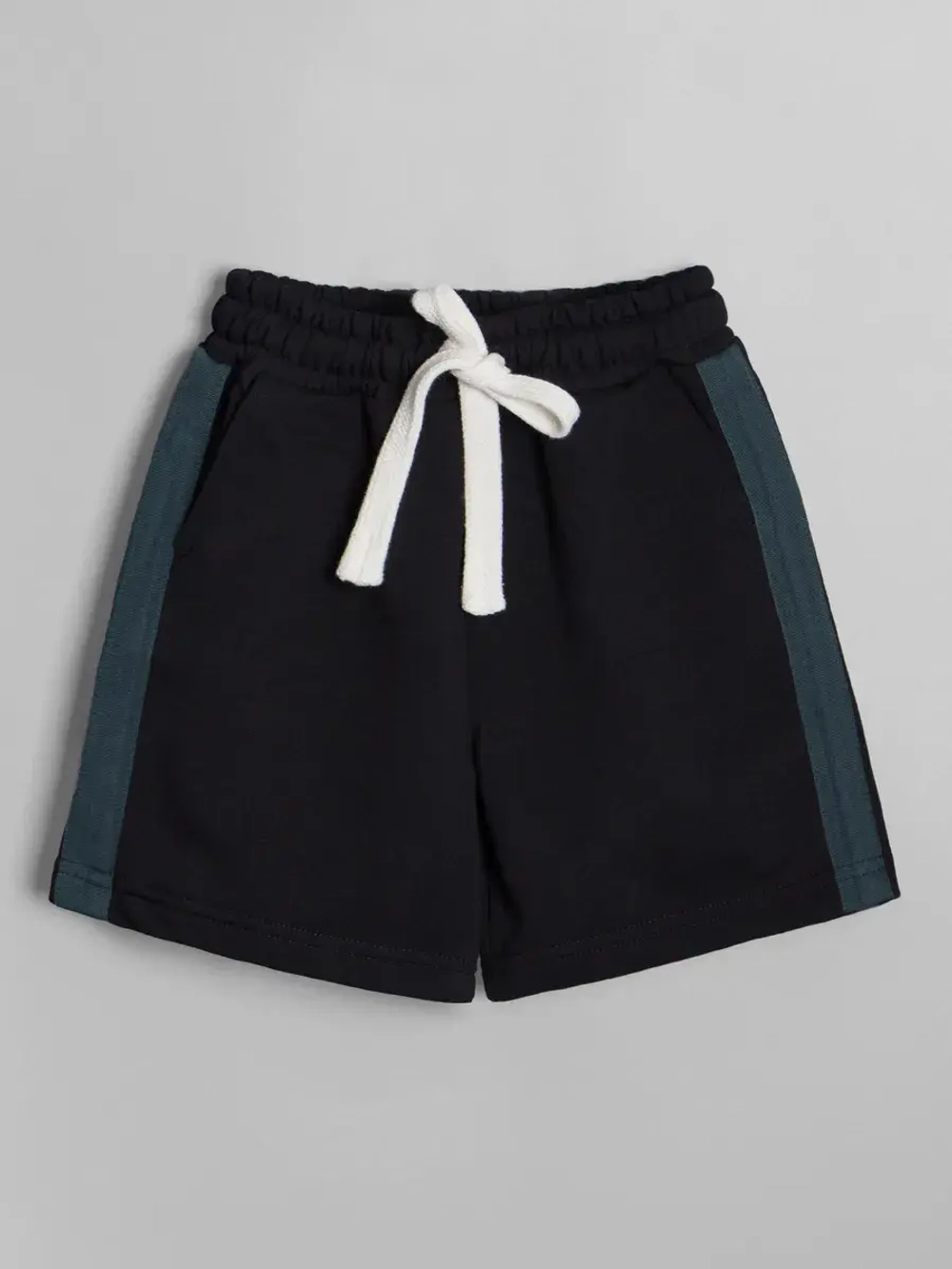 Спортивный костюм для мальчика с шортами в школу