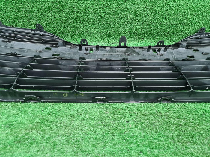 Решетка переднего бампера Toyota Camry xv70 17-21