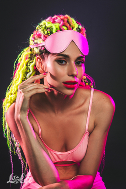 Маска Party Hard Shy Pink